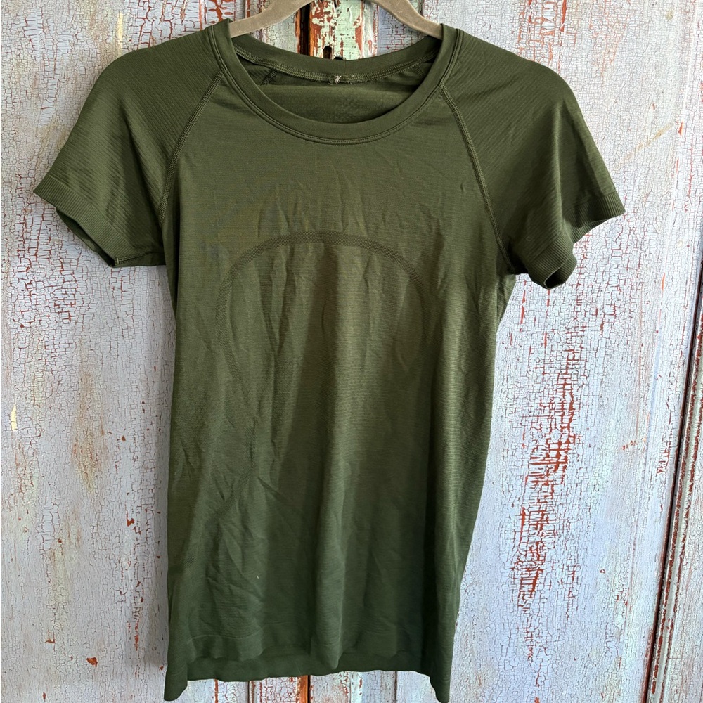 Dark green lululemon swiftly tech top